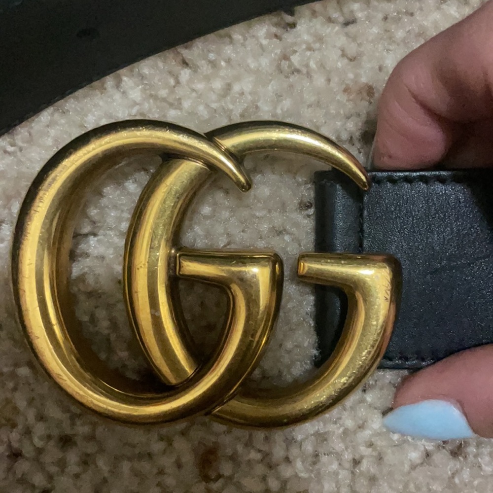 Black Gucci belt